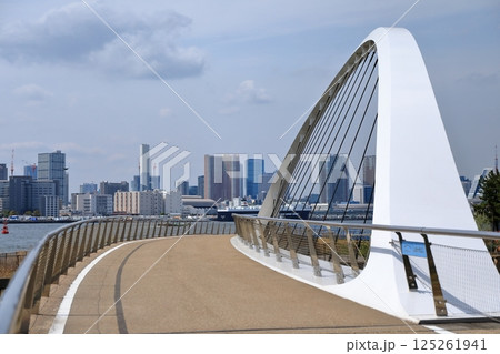 潮風公園の潮風橋（東京都品川区） 125261941