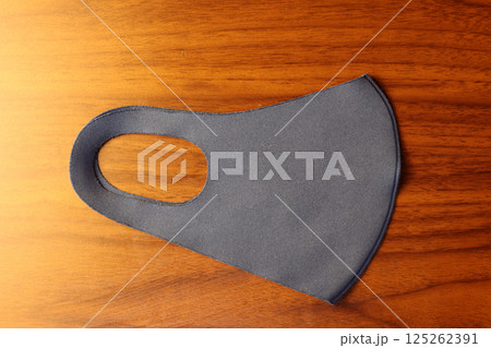 机の上のマスク 机の上のマスク 125262391