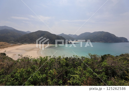 五島列島福江島の高浜海水浴場と頓泊海水浴場遠景 五島列島福江島の高浜海水浴場と頓泊海水浴場遠景 125262586
