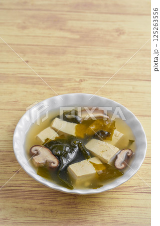 ワカメと豆腐のスープ 125263556
