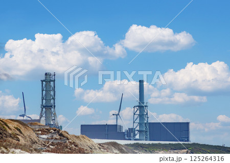 浜岡砂丘から見た浜岡原子力発電所(静岡県御前崎市) 浜岡砂丘から見た浜岡原子力発電所(静岡県御前崎市) 125264316