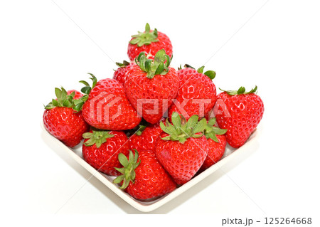 甘くて美味しいイチゴ（埼玉県産あまりん） 125264668