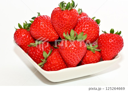甘くて美味しいイチゴ（埼玉県産あまりん） 125264669