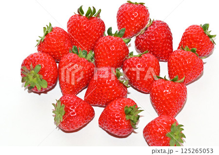 甘くて美味しいイチゴ（埼玉県産あまりん） 125265053