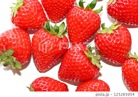 甘くて美味しいイチゴ（埼玉県産あまりん） 125265054
