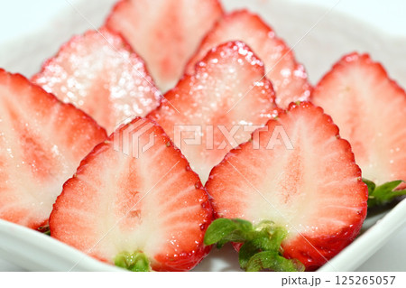 甘くて美味しいイチゴ（埼玉県産あまりん） 125265057