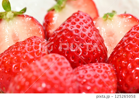 甘くて美味しいイチゴ（埼玉県産あまりん） 125265058