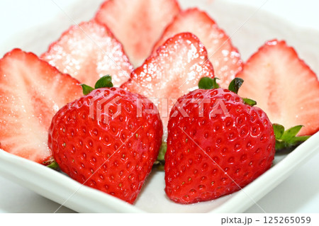甘くて美味しいイチゴ（埼玉県産あまりん） 125265059
