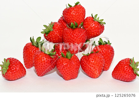 甘くて美味しいイチゴ（埼玉県産あまりん） 125265076