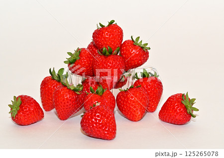 甘くて美味しいイチゴ（埼玉県産あまりん） 125265078