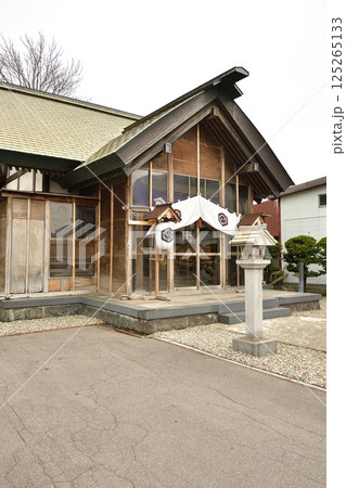 春の北海道函館市で亀田龍神社境内の風景を撮影 春の北海道函館市で亀田龍神社境内の風景を撮影 125265133