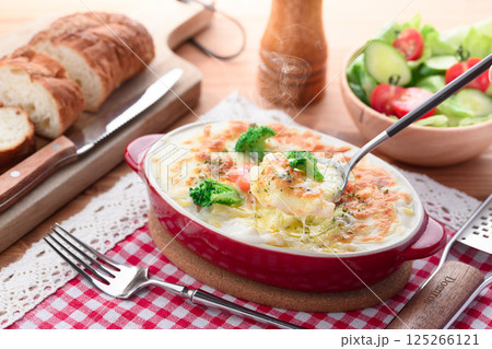 こんがり焼き上げたグラタン こんがり焼き上げたグラタン 125266121