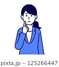 困っているスーツ姿の女性 125266447
