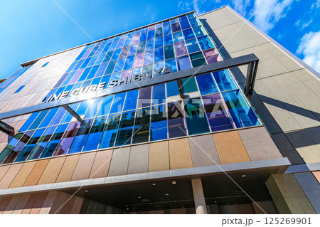 東京 渋谷区の街並み LINE CUBE SHIBUYA(渋谷公会堂) 東京 渋谷区の街並み LINE CUBE SHIBUYA(渋谷公会堂) 125269901