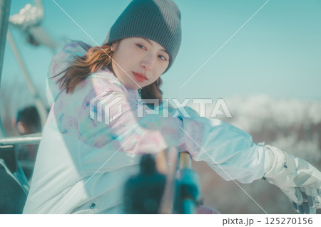 snowboarding 125270156