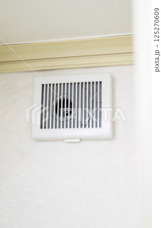 掃除後の換気扇 125270609