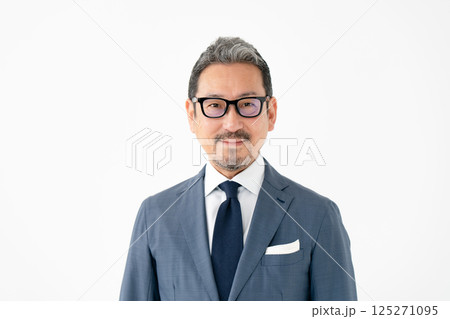 スーツの男性 ビジネス スーツの男性 ビジネス 125271095