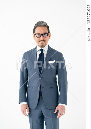 スーツの男性 ビジネス スーツの男性 ビジネス 125271098