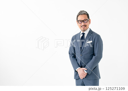 スーツの男性 ビジネス スーツの男性 ビジネス 125271109