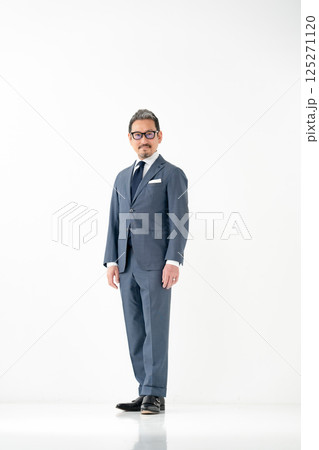 スーツの男性 ビジネス スーツの男性 ビジネス 125271120