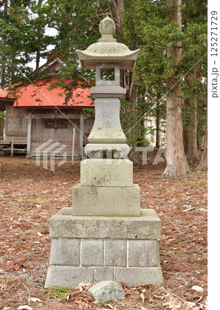 春の北海道北斗市で文月稲荷神社境内の風景を撮影 春の北海道北斗市で文月稲荷神社境内の風景を撮影 125271729