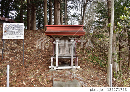 春の北海道北斗市で文月稲荷神社境内の風景を撮影 春の北海道北斗市で文月稲荷神社境内の風景を撮影 125271738