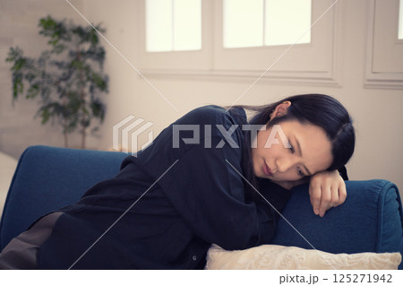 ミドル女性　ネガティブ 125271942