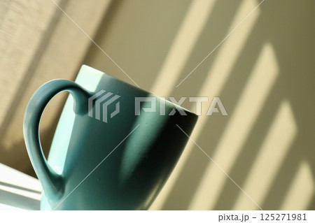blue mug with spoon, close up  125271981
