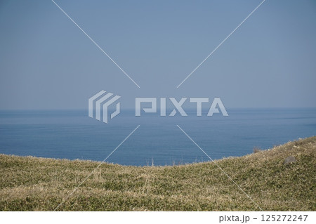 知床五湖から見える海と青空 知床五湖から見える海と青空 125272247