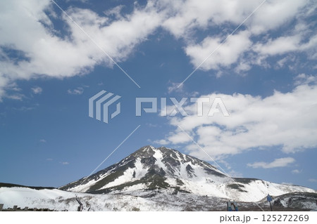 知床峠から見える積雪の知床連山 125272269