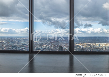 Panoramic London City View Through Large Floor to Ceiling Windows 125273807
