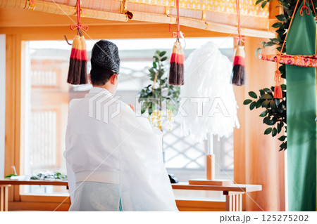 神社でのご祈祷の様子 神社でのご祈祷の様子 125275202