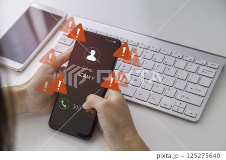 Warning against phone scams, It highlights the need to be wary of unknown callers and suspicious messages. Emergency warning alert alarm on Smartphone, Technological vulnerability. Warning against phone scams, It highlights the need to be wary of unknown callers and suspicious messages. Emergency warning alert alarm on Smartphone, Technological vulnerability. 125275640