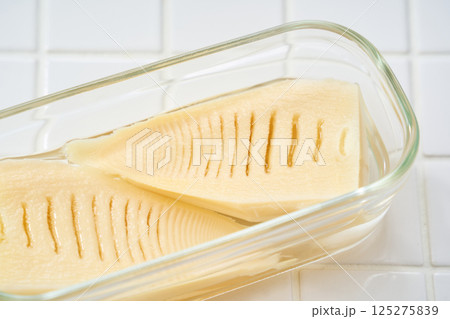 筍の水煮（たけのこの水煮） 125275839