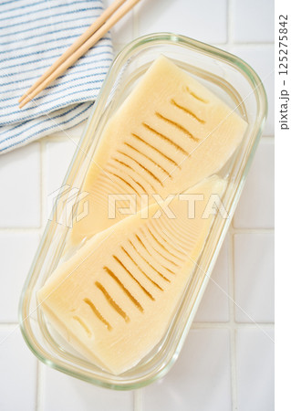 筍の水煮（たけのこの水煮） 125275842