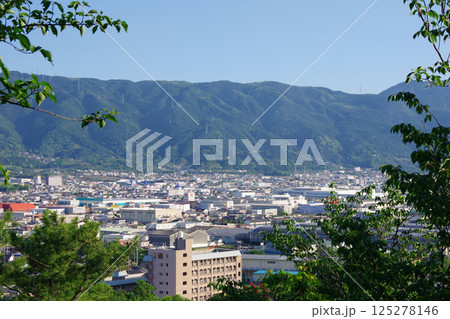 愛媛県四国中央市 城山公園から三島変電所・法皇山脈方面を望む 愛媛県四国中央市 城山公園から三島変電所・法皇山脈方面を望む 125278146
