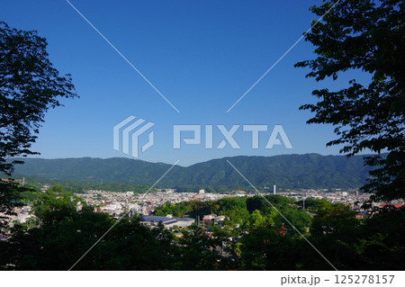愛媛県四国中央市 城山公園から上分町・法皇山脈方面を望む 愛媛県四国中央市 城山公園から上分町・法皇山脈方面を望む 125278157