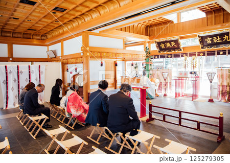 <七五三>神社でのご祈祷 <七五三>神社でのご祈祷 125279305