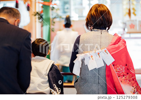 ＜七五三＞神社でのご祈祷 125279308