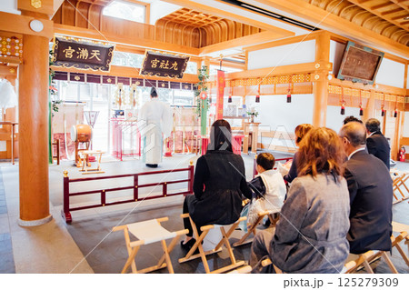 ＜七五三＞神社でのご祈祷 125279309
