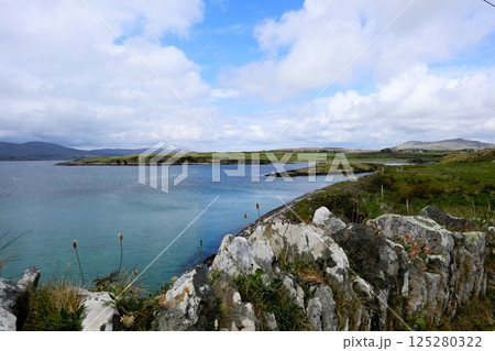 アイルランド・ミゼン半島の風景 アイルランド・ミゼン半島の風景 125280322