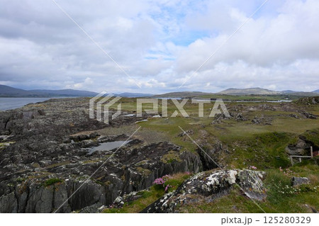 アイルランド・ミゼン半島の風景 125280329