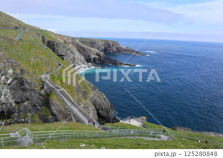 アイルランド・ミゼン半島のミゼンヘッドの橋 125280848