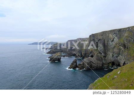 アイルランド・ミゼン半島のミゼンヘッド 125280849