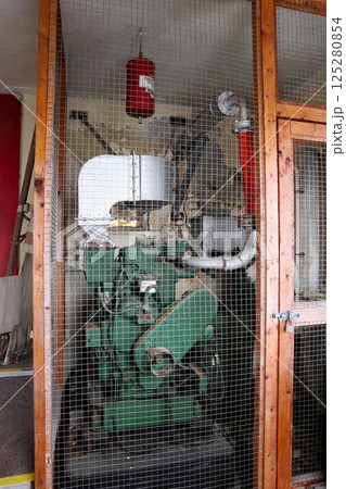 アイルランド・ミゼン半島のミゼンヘッド灯台内部 125280854