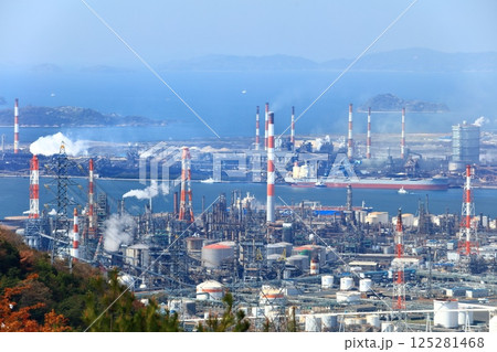 【岡山県】晴天の水島コンビナート 【岡山県】晴天の水島コンビナート 125281468