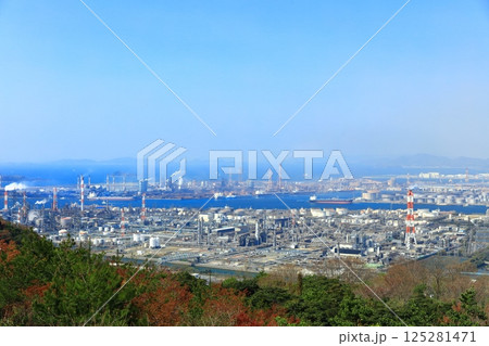 【岡山県】晴天の水島コンビナート 125281471