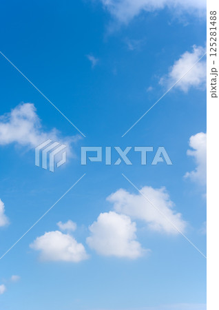 さわやかな青空と白い雲 さわやかな青空と白い雲 125281488
