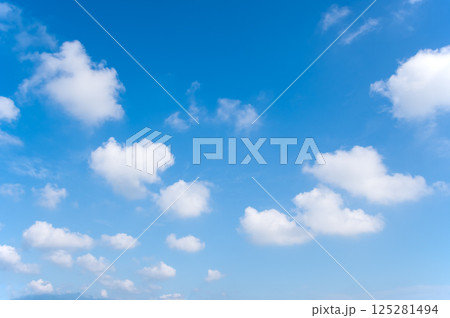 さわやかな青空と白い雲 さわやかな青空と白い雲 125281494