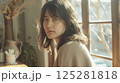 ティータイムを過ごす女性 125281818